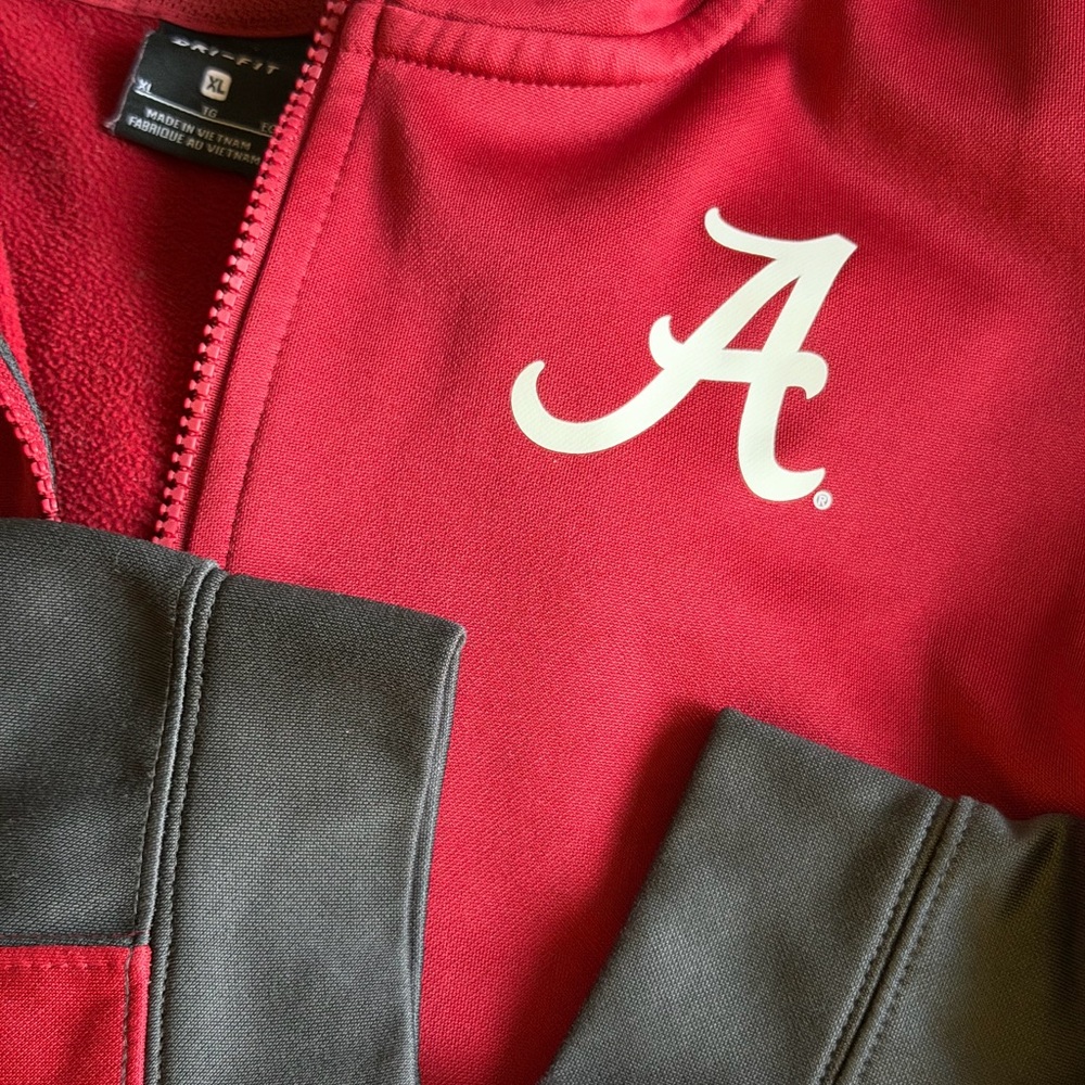 NIKE 🏈 Boys Crimson ‘ALABAMA’ On-Field Dri-Fit Performance Hoodie - Size XL